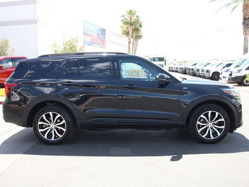 Certified 2025 Ford Explorer ST-Line AWD/4WD image 10