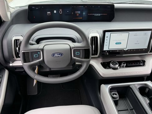New 2026 Ford Expedition Active image 40