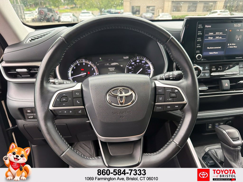Used 2022 Toyota Highlander XLE AWD/4WD image 21