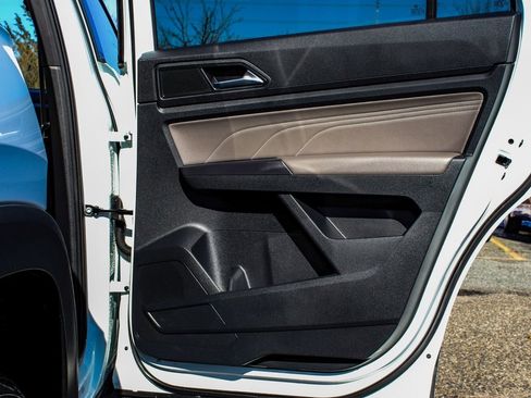 Used 2021 Volkswagen Atlas Cross Sport SE image 12