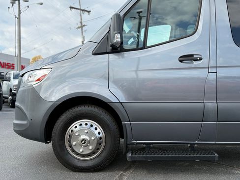 Used 2022 Mercedes-Benz Sprinter 4500 w/ Parking Package image 9