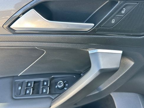 Certified 2023 Volkswagen Tiguan SE FWD image 11