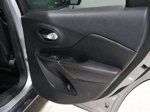 Used 2015 Jeep Cherokee Trailhawk w/ Comfort/Convenience Group image 26