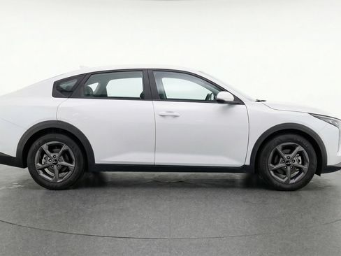 Used 2025 Kia K4 LXS image 11