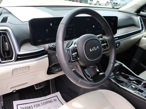 Used 2024 Kia Sorento SX AWD/4WD image 17