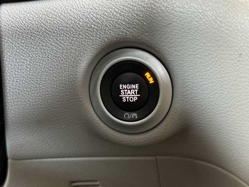Used 2022 Chrysler Pacifica Touring-L FWD image 20