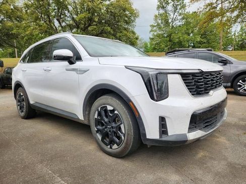Used 2024 Kia Sorento S image 1