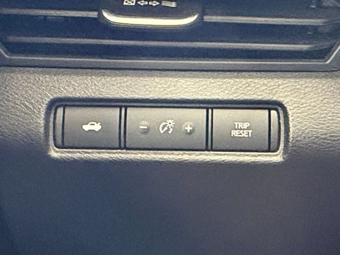Used 2025 Nissan Altima 2.5 SV FWD image 34