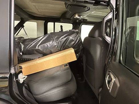 Used 2023 Jeep Wrangler Unlimited AWD/4WD image 28