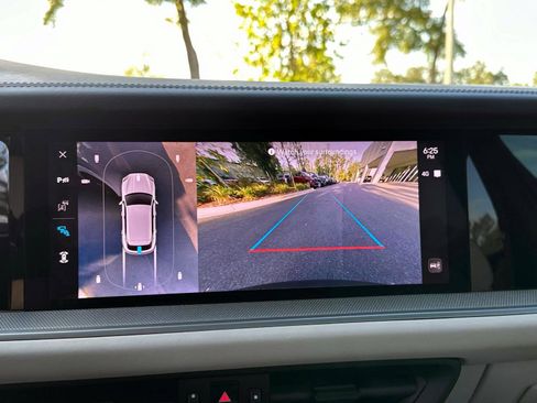 Used 2024 Porsche Cayenne image 23