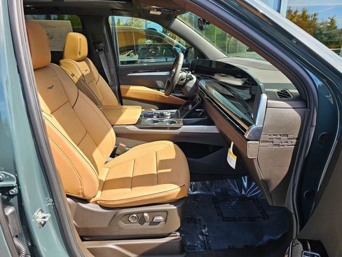 New 2026 Cadillac Escalade Luxury w/ Touring Package AWD/4WD image 11