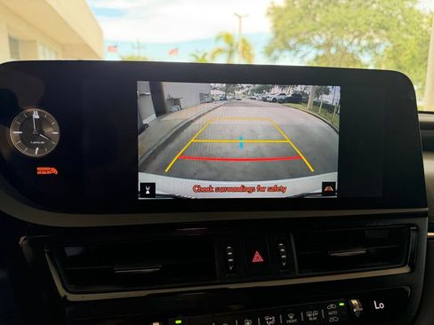 Used 2023 Lexus ES 350 w/ Premium Package FWD image 10