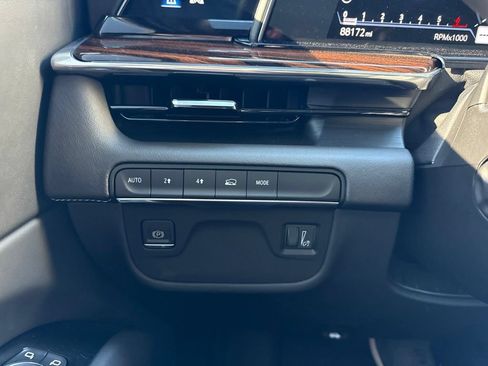 Used 2021 Cadillac Escalade Luxury AWD/4WD image 10