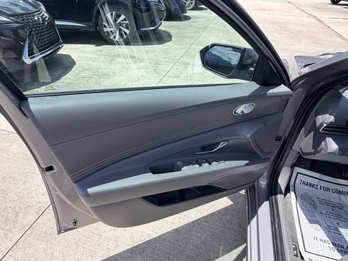 Used 2025 Hyundai Elantra SEL FWD image 12