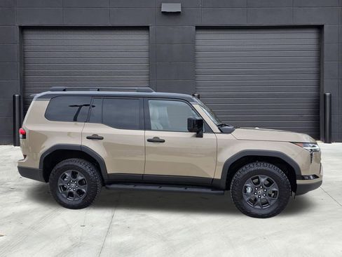 Used 2024 Lexus GX 550 image 4