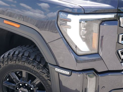 Used 2024 GMC Sierra 2500 AT4 w/ AT4 Premium Plus Package AWD/4WD image 3