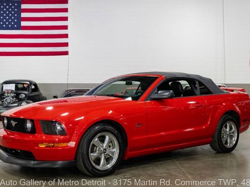 Used 2005 Ford Mustang GT Premium RWD image 3