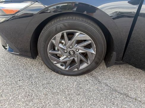 Used 2024 Hyundai Elantra SEL FWD image 27