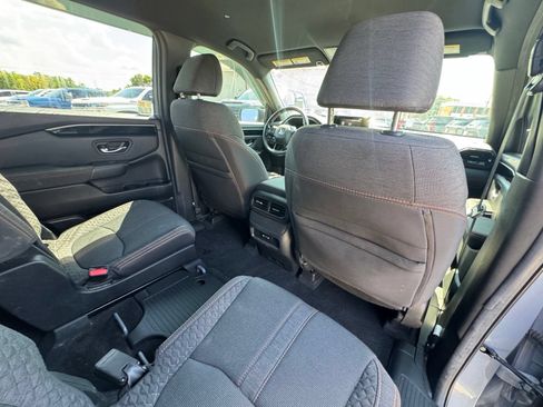 Used 2025 Honda Pilot Sport image 29