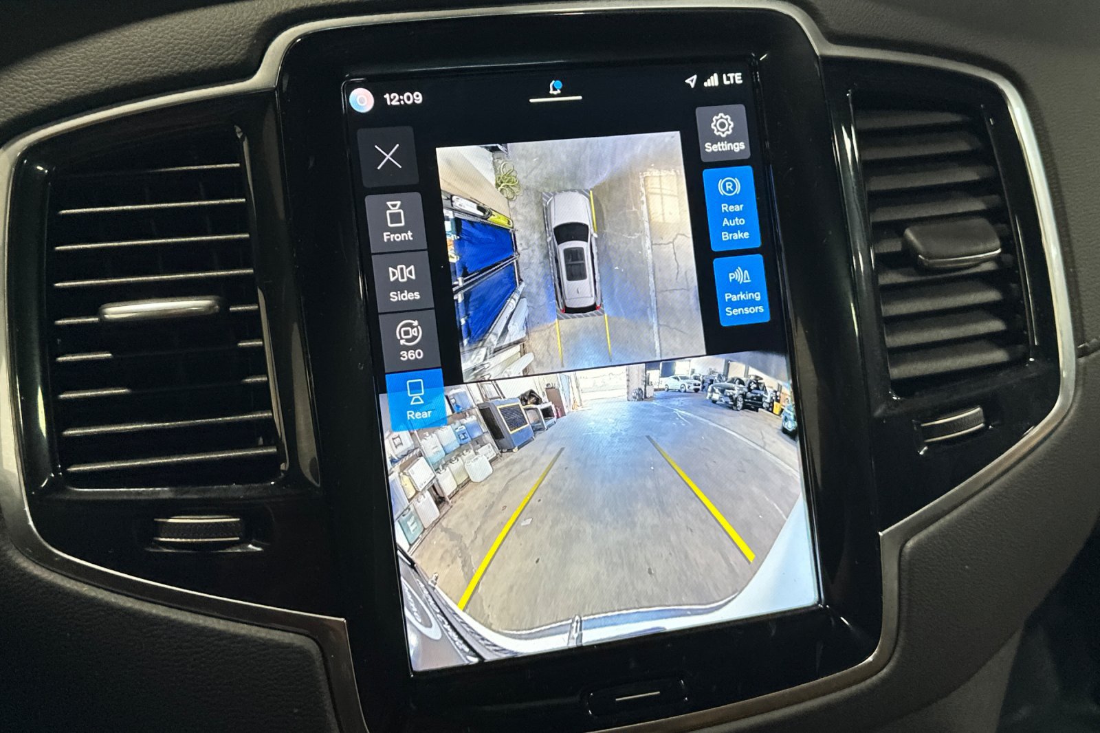 Certified 2025 Volvo XC90 T8 Ultra w/ Protection Package AWD/4WD image 23
