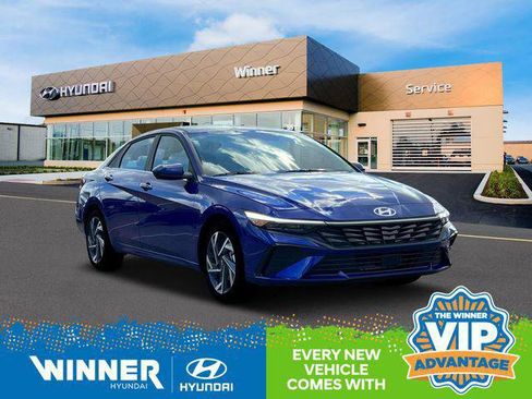 New 2025 Hyundai Elantra SEL image 12