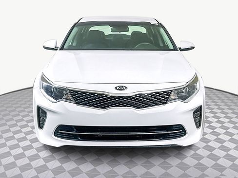 Used 2018 Kia Optima S image 2