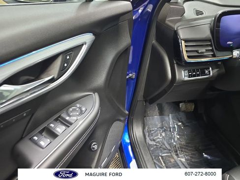 Used 2024 Buick Envision Avenir AWD/4WD image 31