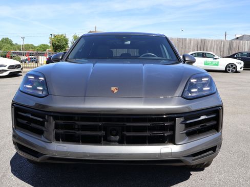 Used 2024 Porsche Cayenne image 8
