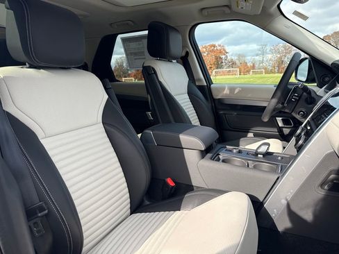 New 2026 Land Rover Discovery Limited Edition image 16