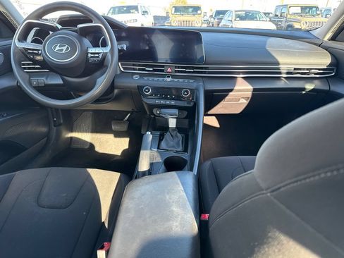 Used 2024 Hyundai Elantra SEL FWD image 6