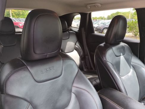 Used 2015 Jeep Cherokee Latitude w/ Comfort/Convenience Group AWD/4WD image 7
