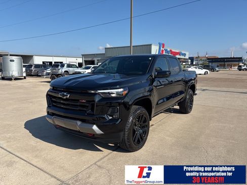 Used 2024 Chevrolet Colorado Z71 w/ Z71 Convenience Package 2 image 3