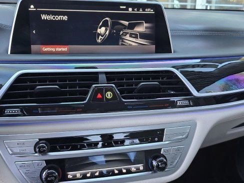 Used 2021 BMW 750i xDrive w/ Executive Package image 18