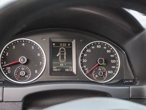 Used 2011 Volkswagen Tiguan SE image 31