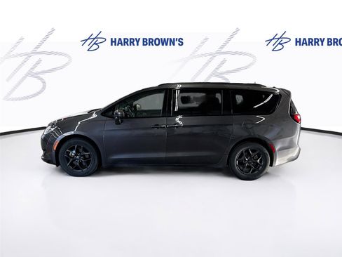 Used 2020 Chrysler Pacifica Touring-L Plus w/ Advanced Safetytec Group image 8