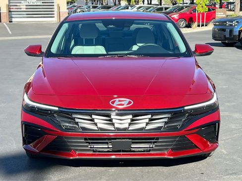 Certified 2026 Hyundai Elantra Limited FWD image 3