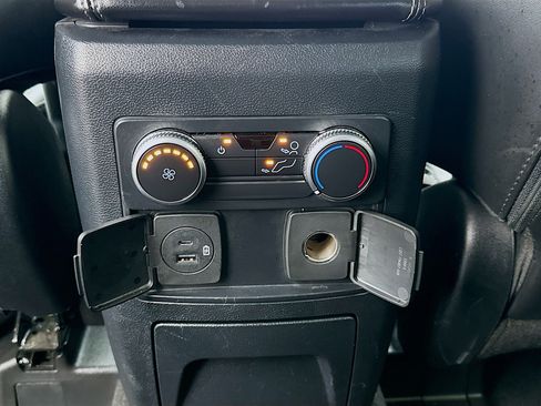 Used 2022 Ford Explorer XLT w/ Equipment Group 202A RWD image 16