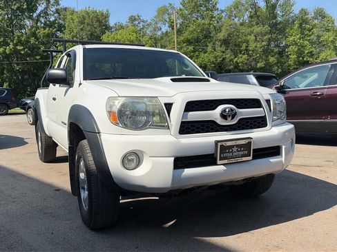 Used 2011 Toyota Tacoma 4x4 Access Cab V6 w/ Convenience Pkg image 6