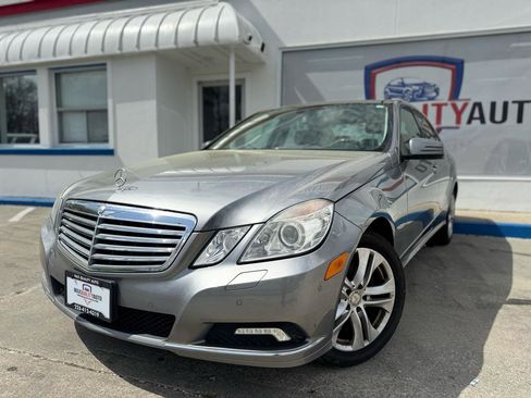 Used 2010 Mercedes-Benz E 350 4MATIC Sedan image 3
