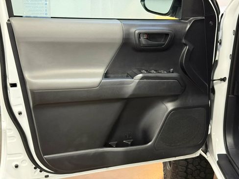 Used 2021 Toyota Tacoma SR AWD/4WD image 23