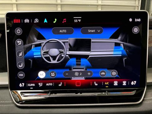 Used 2025 Volkswagen Tiguan SE image 35