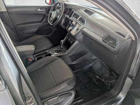 Used 2020 Volkswagen Tiguan SE FWD image 21