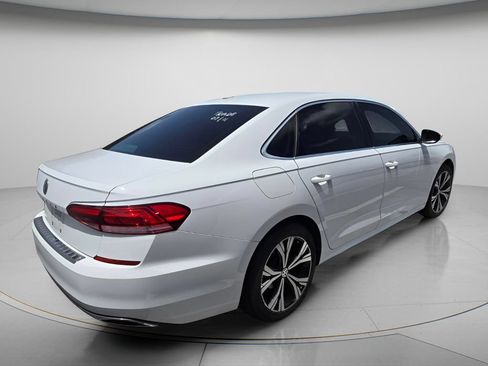 Used 2021 Volkswagen Passat 2.0T SE FWD image 5