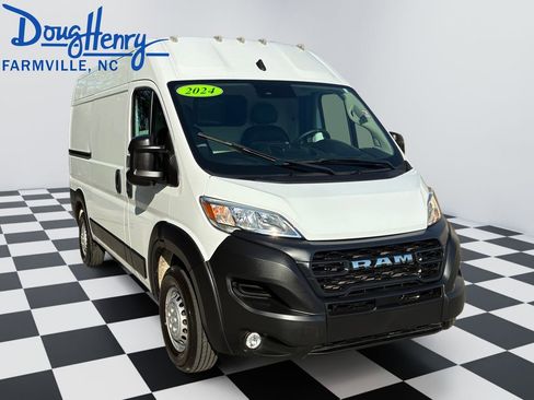 Used 2024 RAM ProMaster 2500 w/ Convenience Group image 7