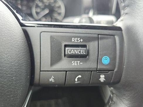 Used 2023 Nissan Pathfinder SL FWD image 31