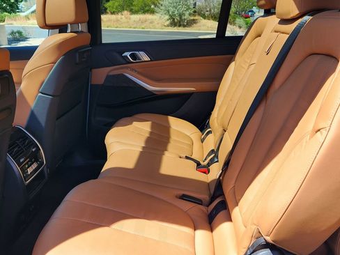 Used 2022 BMW X7 xDrive40i w/ Premium Package AWD/4WD image 10