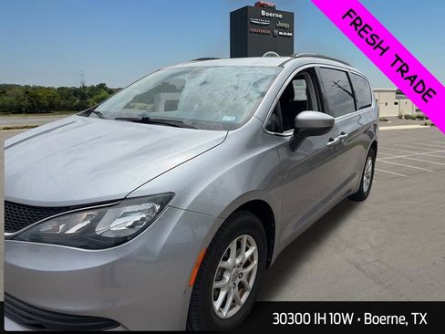 Used 2020 Chrysler Voyager Lxi image 4