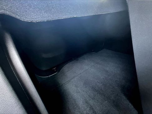 Used 2022 Chevrolet Trax LT w/ LT Convenience Package image 17