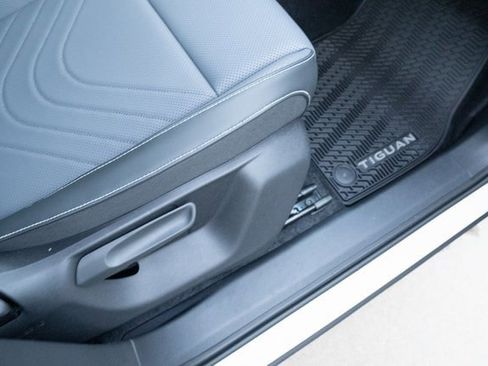 New 2026 Volkswagen Tiguan SE R-Line image 45