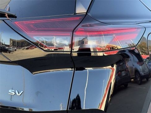 Used 2023 Nissan Rogue SV image 6